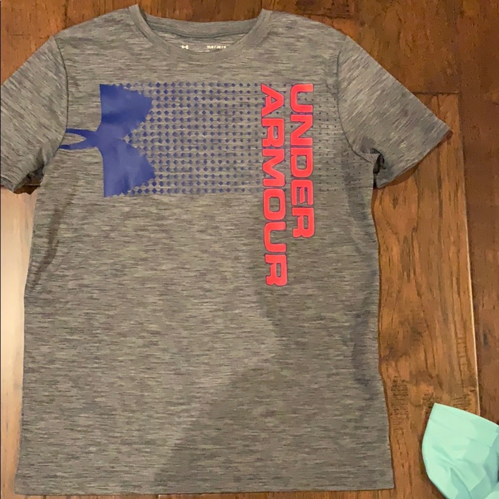 Boys Under Armor T-shirt